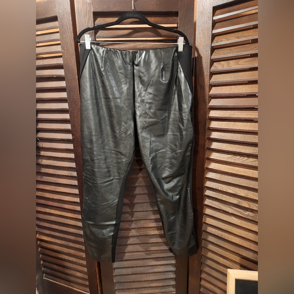 Ellen Tracy Women's Black Faux Leather Skinny Pants